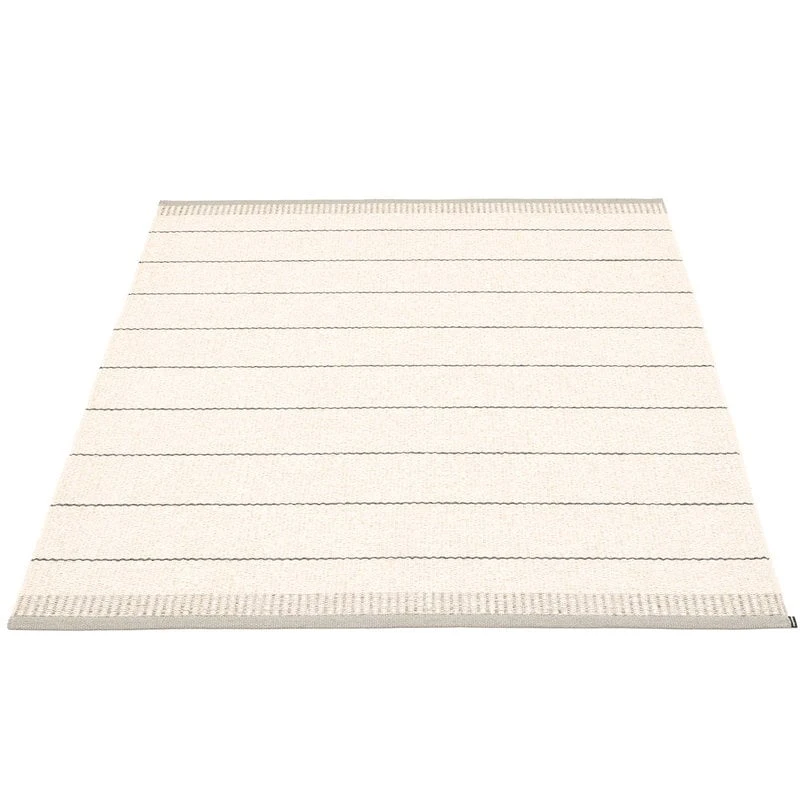 Pappelina Belle Rug 140 X 200 Cm, Warm Grey 3 Pappelina Belle Rug 140 X 200 Cm, Warm Grey