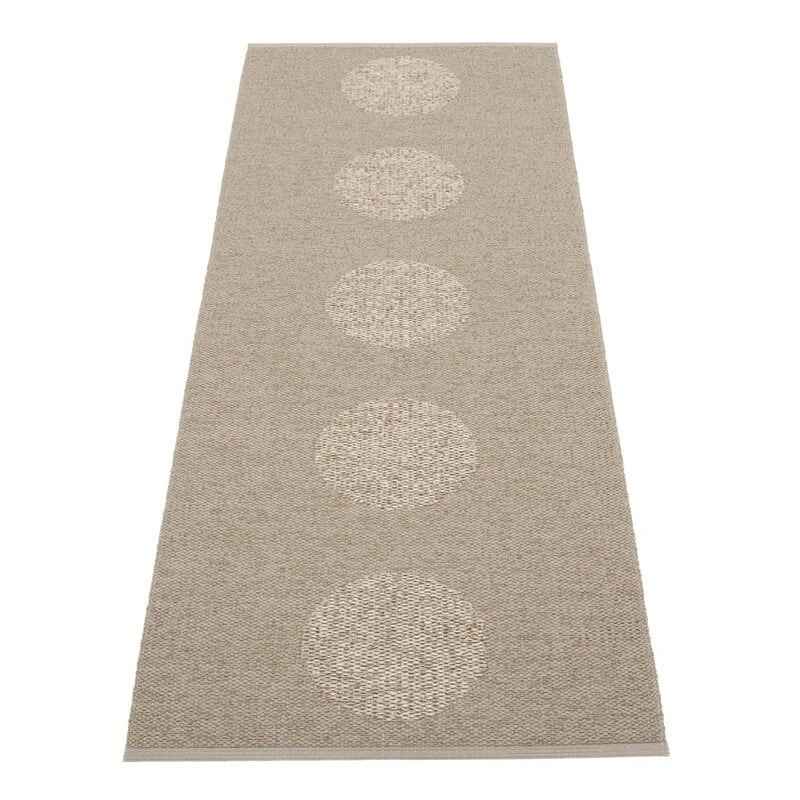 Pappelina Vera 2.0 Rug, 70 X 200 Cm, Dark Linen 3 Pappelina Vera 2.0 Rug, 70 X 200 Cm, Dark Linen