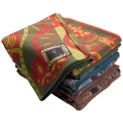 Klaus Haapaniemi & Co. Bees Blanket, Green 9 Klaus Haapaniemi & Co. Bees Blanket, Green -Fine Home Textiles Store 26KlausHaapaniemi iso