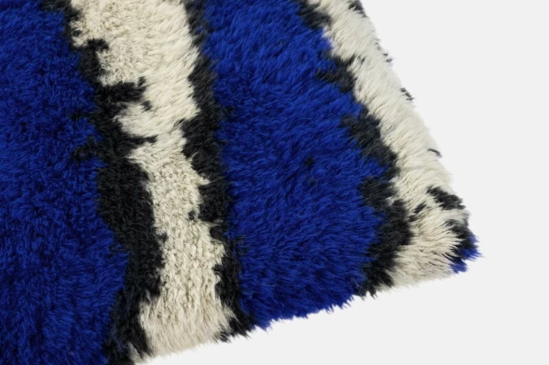 Hem Monster Rug, 250 X 350 Cm, Ultramarine Blue - Off White 6 Hem Monster Rug, 250 X 350 Cm, Ultramarine Blue - Off White - Image 4