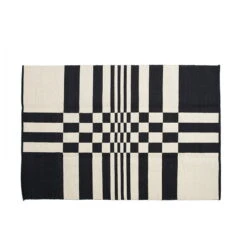 Johanna Gullichsen Gaia Rug 140 X 200 Cm, Black