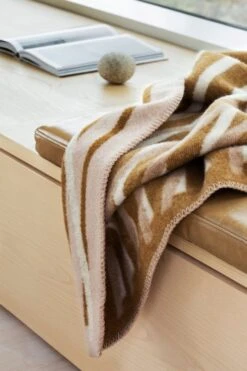 Røros Tweed Bislett Throw 200 X 135 Cm, Cappuccino -Fine Home Textiles Store BISLETT 5152 Cappuccino 3