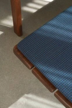 Carl Hansen & Søn BM0699 Seat Cushion, Recheck 0875 -Fine Home Textiles Store BM0699 BM0700 eucalyptus darkoil CUBM0699 recheck0875 detail v1 1