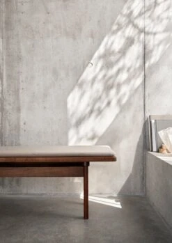 Carl Hansen & Søn BM0700 Seat Cushion, Crisp 4115 13 Carl Hansen & Søn BM0700 Seat Cushion, Crisp 4115 -Fine Home Textiles Store BM0700 eucalyptus darkoil CUBM0699 crisp4115 detail