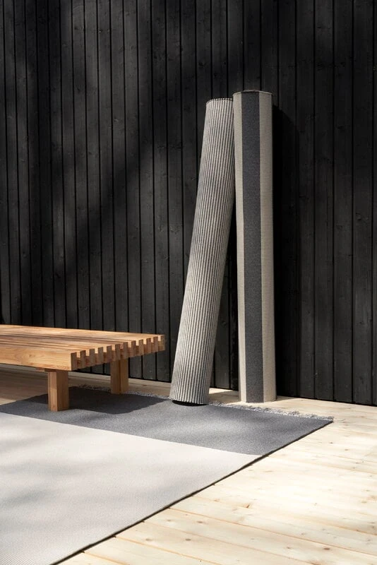 Woodnotes Beach In-Out Rug, Pearl Grey - Graphite 8 Woodnotes Beach In-Out Rug, Pearl Grey - Graphite - Image 6