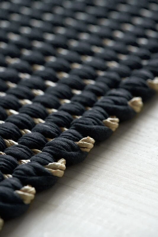 Woodnotes Duetto 1 Rug, Natural - Black 5 Woodnotes Duetto 1 Rug, Natural - Black - Image 3