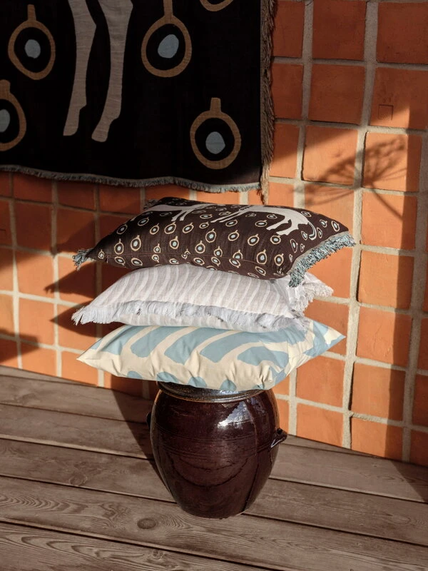 Marimekko Musta Tamma Cushion Cover, 40 X 60 Cm, Brown - Blue 4 Marimekko Musta Tamma Cushion Cover, 40 X 60 Cm, Brown - Blue - Image 2