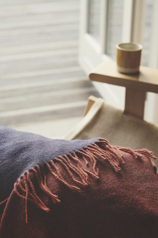 Silkeborg Uldspinderi Franja Throw, Burgundy Blue 5 Silkeborg Uldspinderi Franja Throw, Burgundy Blue - Image 3