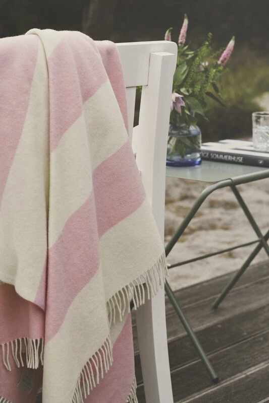 Silkeborg Uldspinderi The Sweater Throw, Rose 7 Silkeborg Uldspinderi The Sweater Throw, Rose - Image 5