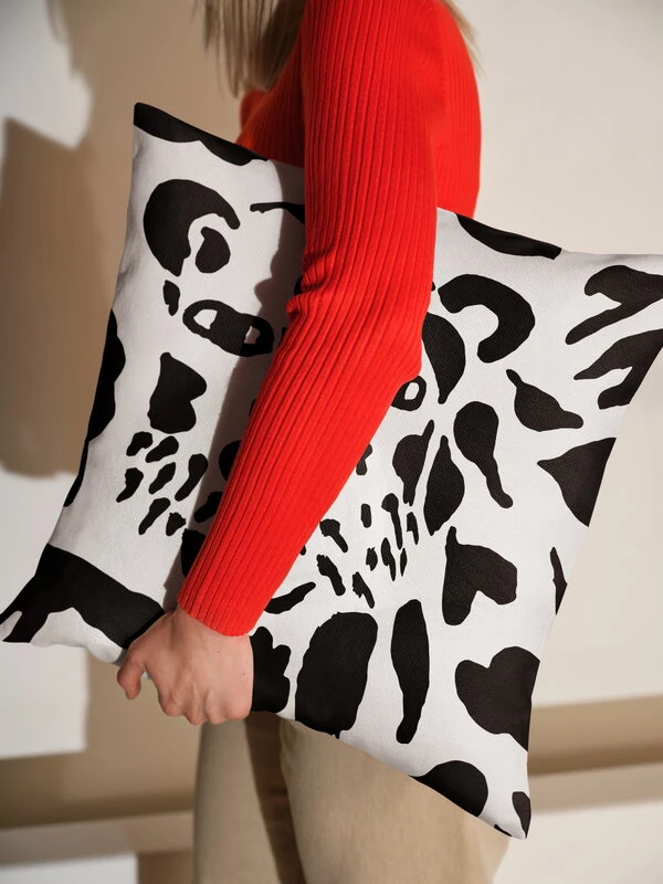Iittala OTC Cheetah Cushion Cover, 47 X 47 Cm, Black - White 4 Iittala OTC Cheetah Cushion Cover, 47 X 47 Cm, Black - White - Image 2