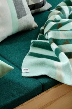 Røros Tweed Kvam Throw, 135 X 200 Cm, Green -Fine Home Textiles Store KVAM 5213 Green 02