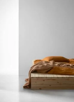 Anno Arkki Bed Spread, 160 X 260 Cm, Brown Sugar 7 Anno Arkki Bed Spread, 160 X 260 Cm, Brown Sugar -Fine Home Textiles Store Linne pellavapussilakanasetti 150x210 50x60 ruoste Arkki paivapeitto 240x260 fariini hires anno 1