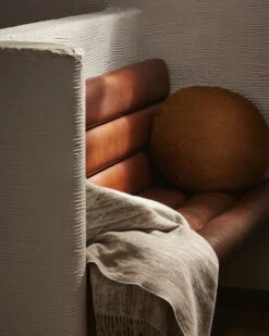 Marimekko Kuiskaus Blanket, Grey - Off White 11 Marimekko Kuiskaus Blanket, Grey - Off White -Fine Home Textiles Store Marimekko Home fw22 0211 hires