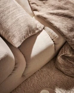 Marimekko Kuiskaus Cushion Cover 40 X 60 Cm, Grey - Off-white 8 Marimekko Kuiskaus Cushion Cover 40 X 60 Cm, Grey - Off-white -Fine Home Textiles Store Marimekko Home fw22 0533 hires 1