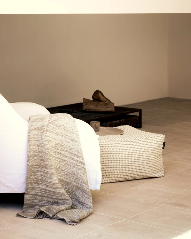 Marimekko Kuiskaus Blanket, Grey - Off White 7 Marimekko Kuiskaus Blanket, Grey - Off White - Image 5