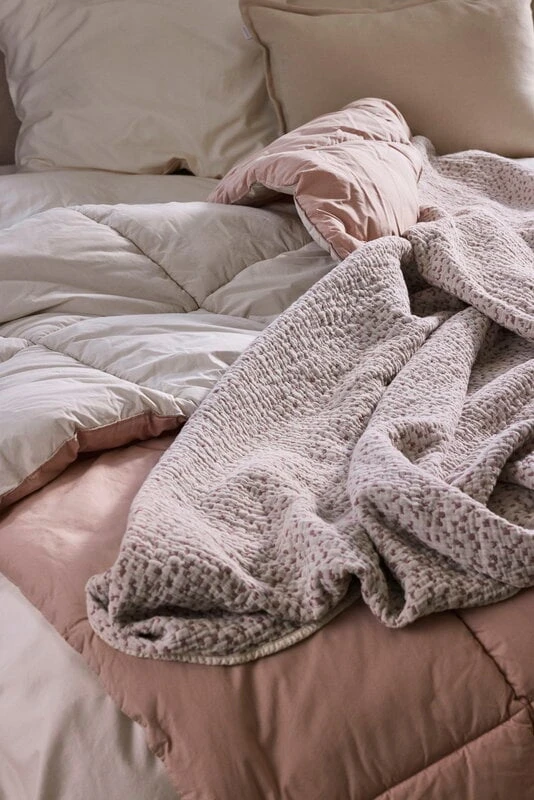 Matri Enni Single Bed Cover, 160 X 260 Cm, Rose Powder 4 Matri Enni Single Bed Cover, 160 X 260 Cm, Rose Powder - Image 2