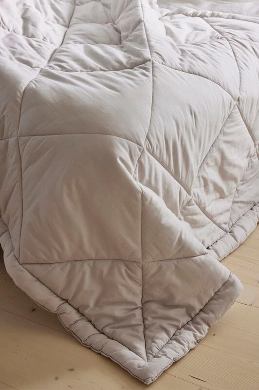 Matri Piia Double Bed Cover, 260 X 260 Cm, Mulberry 4 Matri Piia Double Bed Cover, 260 X 260 Cm, Mulberry - Image 2