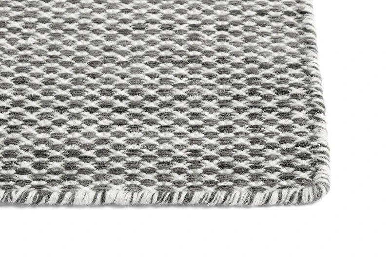 HAY Moiré Kelim Rug, 140 X 200 Cm, Grey 4 HAY Moiré Kelim Rug, 140 X 200 Cm, Grey - Image 2
