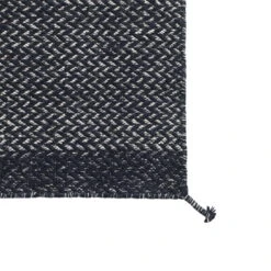 Muuto Ply Rug, Midnight Blue 10 Muuto Ply Rug, Midnight Blue -Fine Home Textiles Store Ply rug 85x140 midnight blue detail Muuto 5000x5000 hi res