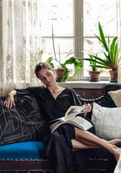 Saana Ja Olli Unien Talo Cushion Cover, 40 X 60 Cm, White - Black 13 Saana Ja Olli Unien Talo Cushion Cover, 40 X 60 Cm, White - Black -Fine Home Textiles Store Saana ja Olli Unien talo 7 Suvi Keslinen hires 1