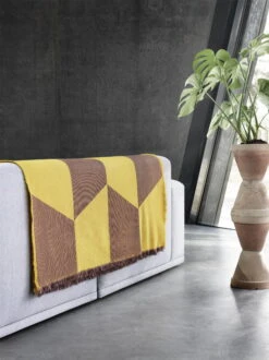Muuto Sway Throw, Mustard -Fine Home Textiles Store Sway pr connect high res lifestyle 2815029