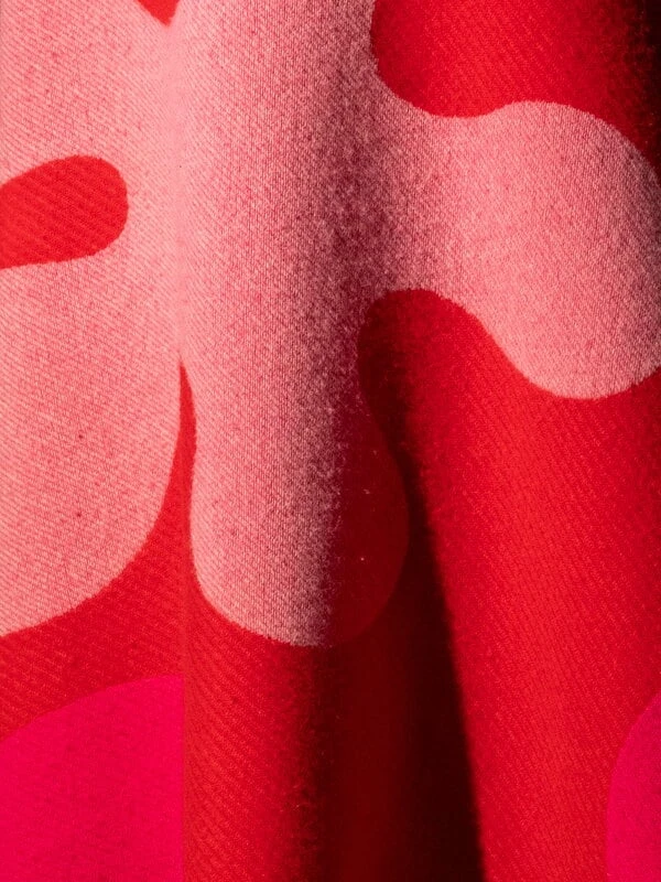 Raawii Teenagers From Mars Blanket, Red - Pink - White 7 Raawii Teenagers From Mars Blanket, Red - Pink - White - Image 5