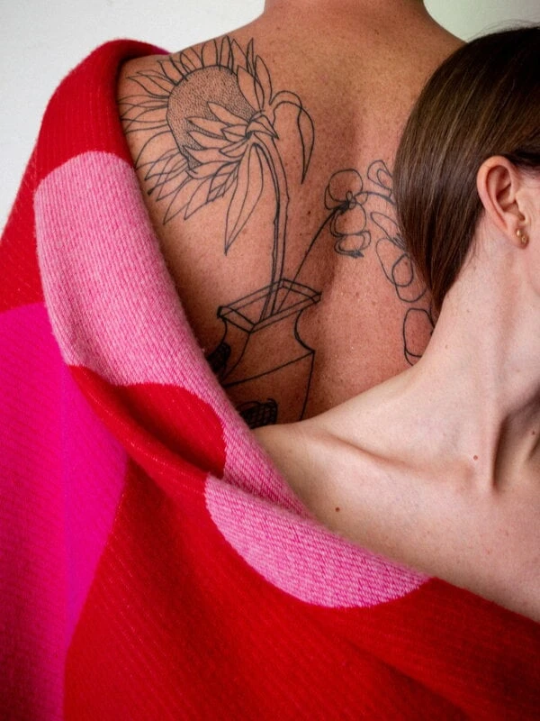 Raawii Teenagers From Mars Blanket, Red - Pink - White 8 Raawii Teenagers From Mars Blanket, Red - Pink - White - Image 6