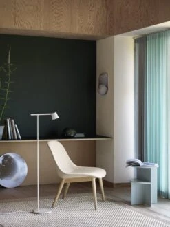 Muuto Pebble Rug, Pale Rose 13 Muuto Pebble Rug, Pale Rose -Fine Home Textiles Store Tip Floor Lamp Grey Fiber Lounge Chair Wood Base Steelcut Trio 236 oak Pebble Rug Rose Halves sage green Muuto med res