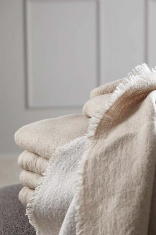 Woud Double Throw, Off-white - Beige 6 Woud Double Throw, Off-white - Beige - Image 4