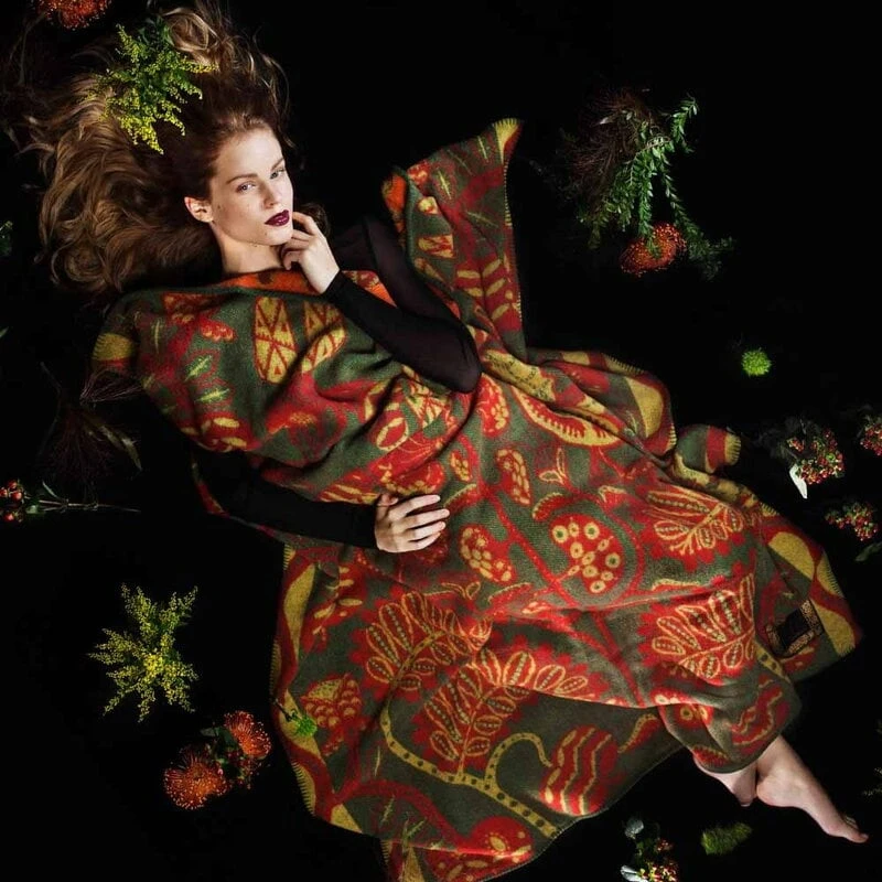 Klaus Haapaniemi & Co. Bees Blanket, Green 7 Klaus Haapaniemi & Co. Bees Blanket, Green - Image 5