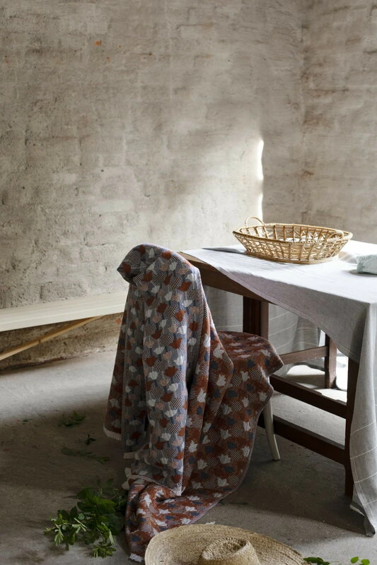 Lapuan Kankurit Tulppaani Blanket, 130 X 180 Cm, Cinnamon - Blue 4 Lapuan Kankurit Tulppaani Blanket, 130 X 180 Cm, Cinnamon - Blue - Image 2