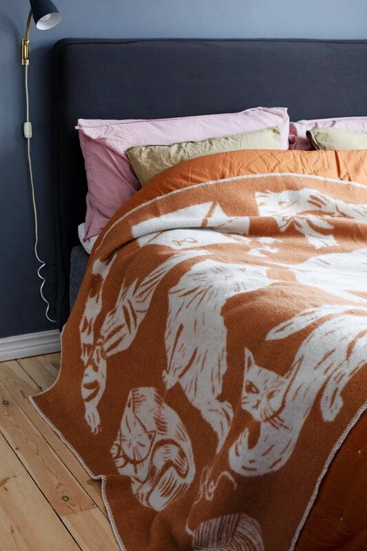 Lapuan Kankurit Kissanpäivät Blanket, Cognac - White 5 Lapuan Kankurit Kissanpäivät Blanket, Cognac - White - Image 3