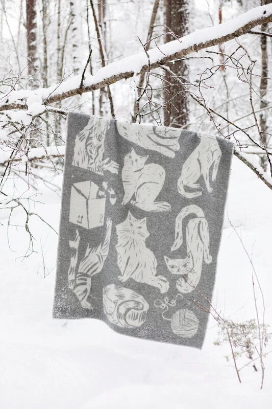 Lapuan Kankurit Kissanpäivät Blanket, Grey - White 4 Lapuan Kankurit Kissanpäivät Blanket, Grey - White - Image 2