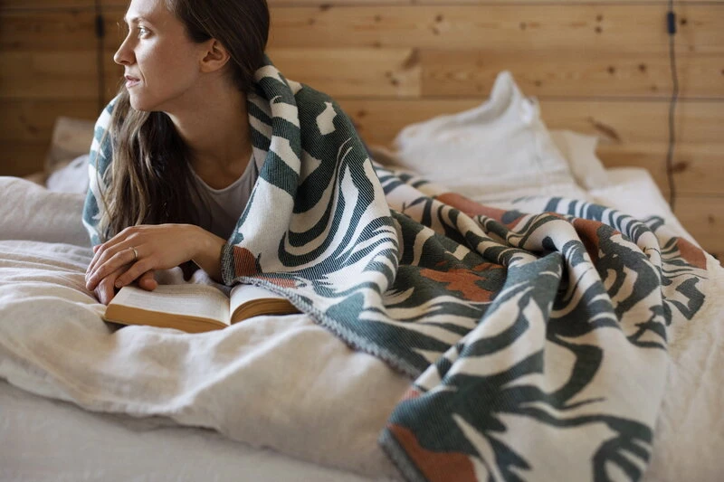 Lapuan Kankurit Kuutamo Blanket, Green - Cinnamon 5 Lapuan Kankurit Kuutamo Blanket, Green - Cinnamon - Image 3