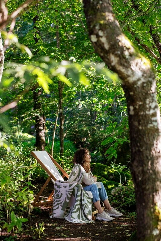 Lapuan Kankurit Kuutamo Throw, Olive - Rose 7 Lapuan Kankurit Kuutamo Throw, Olive - Rose - Image 5