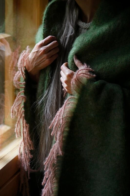 Lapuan Kankurit Revontuli Mohair Blanket, Powder - Olive 6 Lapuan Kankurit Revontuli Mohair Blanket, Powder - Olive - Image 4