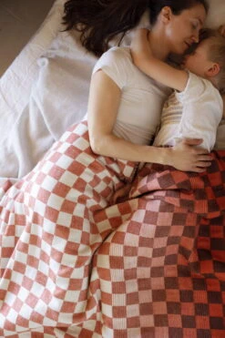 Lapuan Kankurit Shakki Blanket, Green - Red - White 11 Lapuan Kankurit Shakki Blanket, Green - Red - White -Fine Home Textiles Store lapuankankurit shakki blanket green red white 4 0