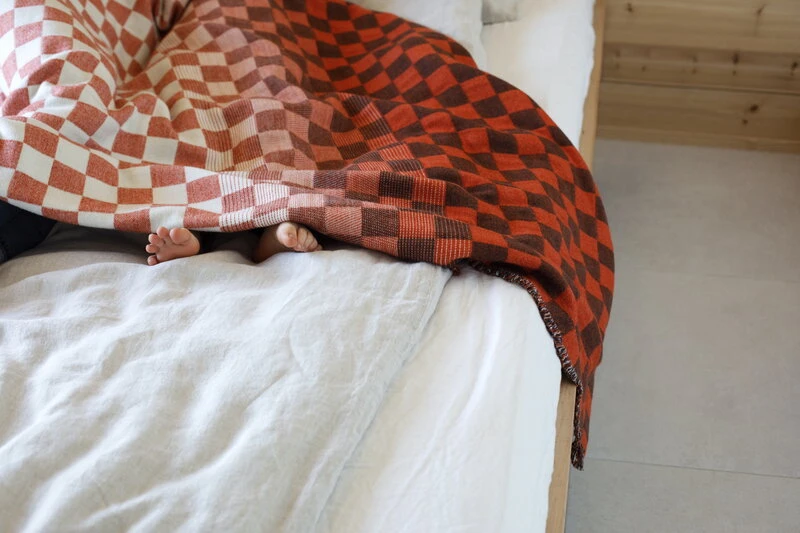 Lapuan Kankurit Shakki Blanket, Green - Red - White 4 Lapuan Kankurit Shakki Blanket, Green - Red - White - Image 2