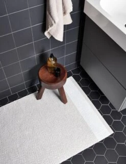 Pappelina Edit Rug, 70 X 300 Cm, Fossil Grey 7 Pappelina Edit Rug, 70 X 300 Cm, Fossil Grey -Fine Home Textiles Store pappelina edit fossil bathroom creative 1