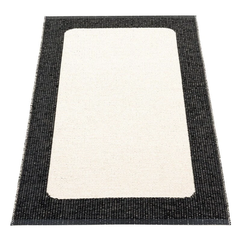Pappelina Ilda Rug, 70 X 120 Cm, Black - Vanilla 3 Pappelina Ilda Rug, 70 X 120 Cm, Black - Vanilla